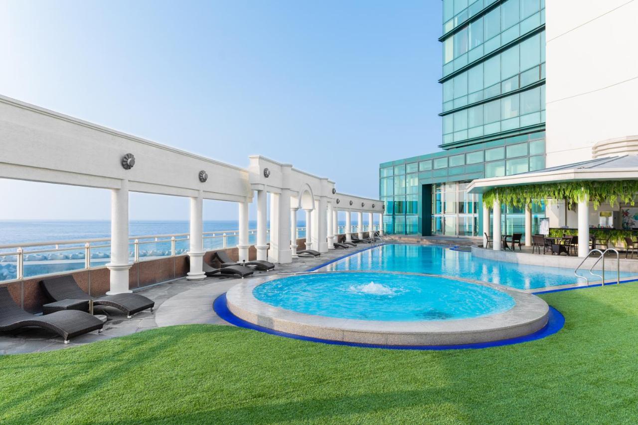 Hotel Ramada Plaza By Wyndham Jeju Ocean Front Exterior foto